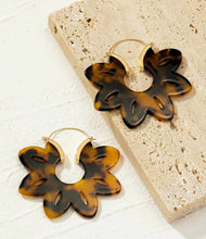 Load image into Gallery viewer, Flo Tortoise Earrings